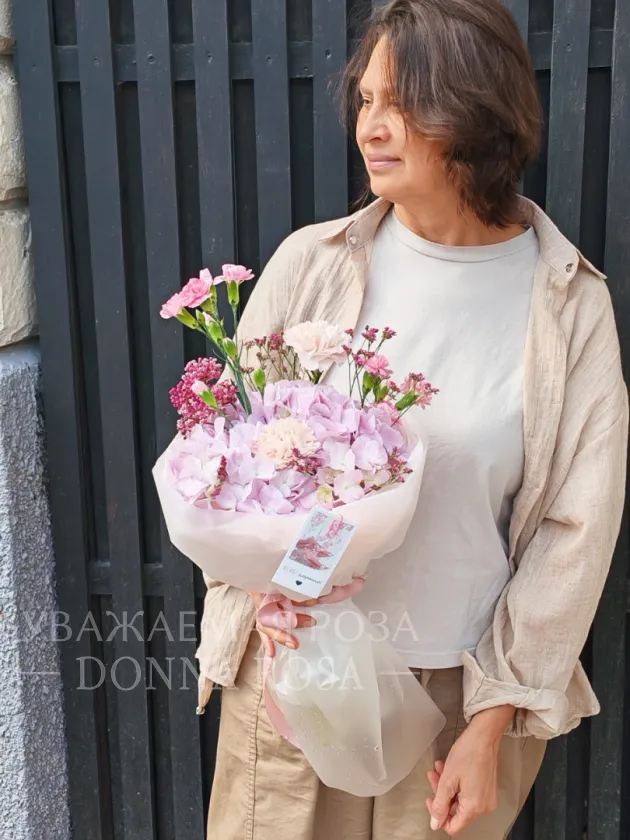 Букет с гортензией «Розовая пелена»