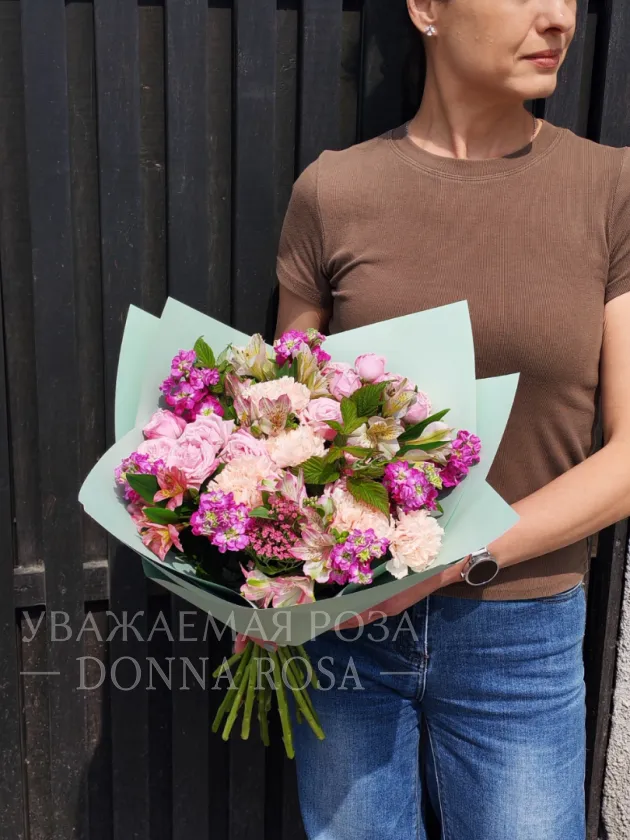 Букет с маттиолами «Мелодия лета»