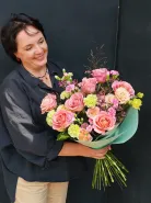 Букет с розами «Яркая мечта»