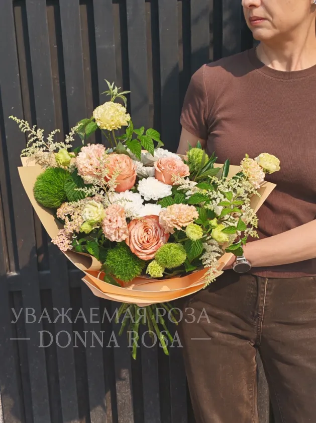 Букет с диантусами «Персиковая мягкость»