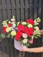 Композиция в коробке «Малиновая роскошь»