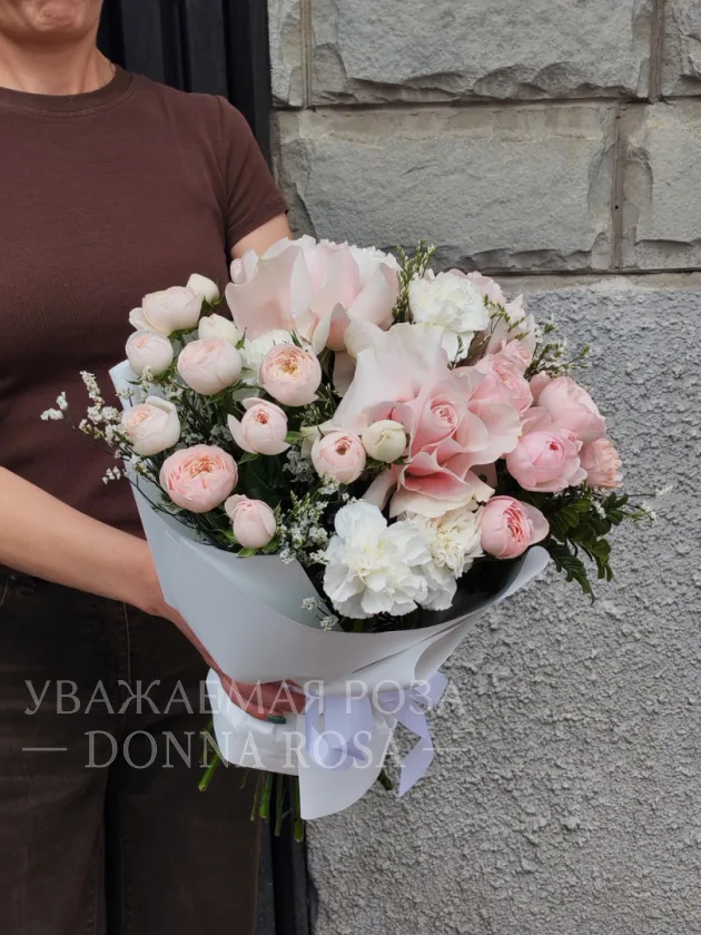Букет с розами «Нежная прелесть»