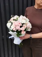 Букет с розами «Нежная прелесть»