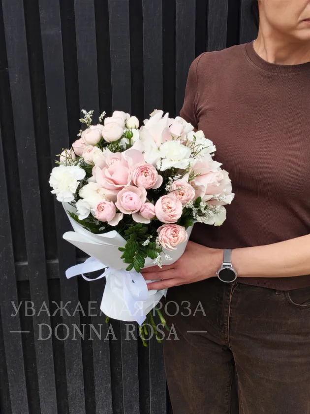 Букет с розами «Нежная прелесть»