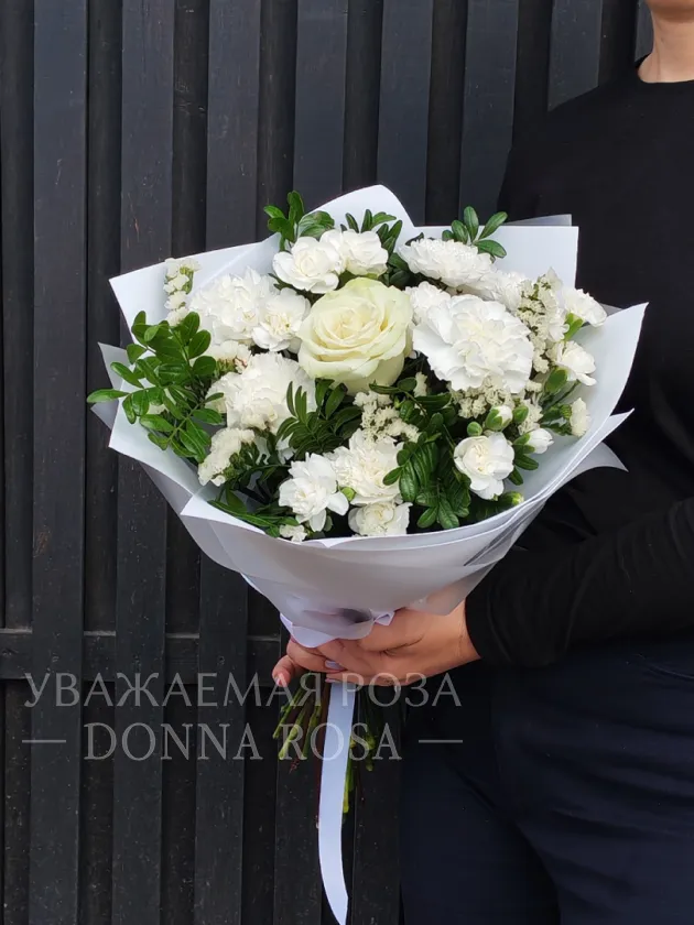 Букет с диантусами «Белый шепот»