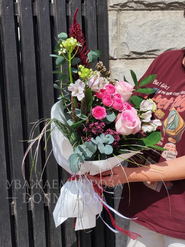 Букет с розами «Элегантность в цветах»