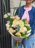 Букет с розами «Кремовая мечта»