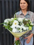 Букет с хризантемами «Белоснежное вдохновение»