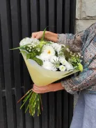 Букет с хризантемами «Белоснежное вдохновение»