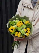 Букет с хризантемами «Солнечная свежесть»