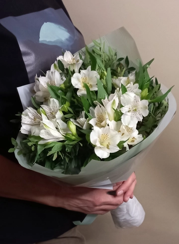 Монобукет из Белой Альстромерии от интернет-магазина цветов в 