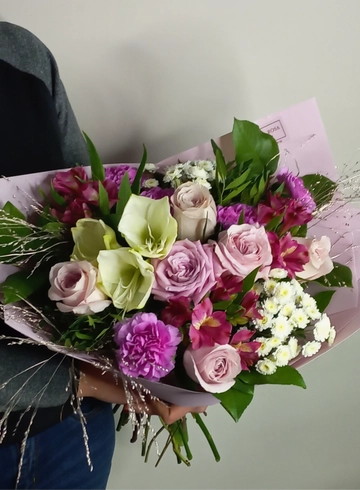 Сборный букет &laquo;Мгновение&raquo; от интернет-магазина цветов в 