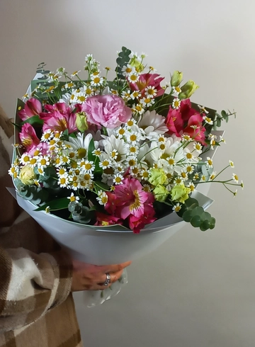 Сборный букет с альстромерией &laquo;Летний день&raquo; от интернет-магазина цветов в 