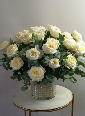 Композиция из роз &laquo;Розы в вазе&raquo; от интернет-магазина цветов в 