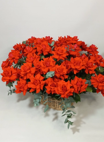 Композиция в корзине с французскими розами &laquo;Любовь&raquo; от интернет-магазина цветов в 