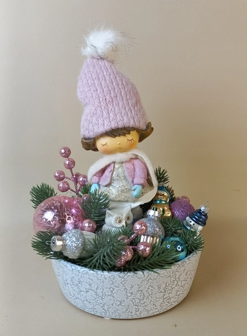 Новогодняя композиция &laquo;Девочка с совой&raquo; от интернет-магазина цветов в 