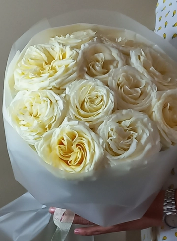 Монобукет из роз &laquo;Снежные розы&raquo; от интернет-магазина цветов в 