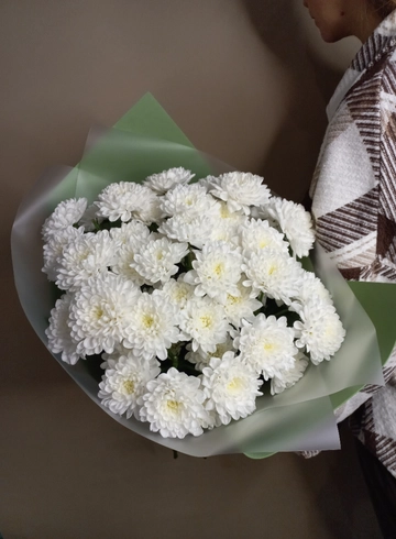 Монобукет из кустовой хризантемы &laquo;Снежная красота&raquo; от интернет-магазина цветов в 