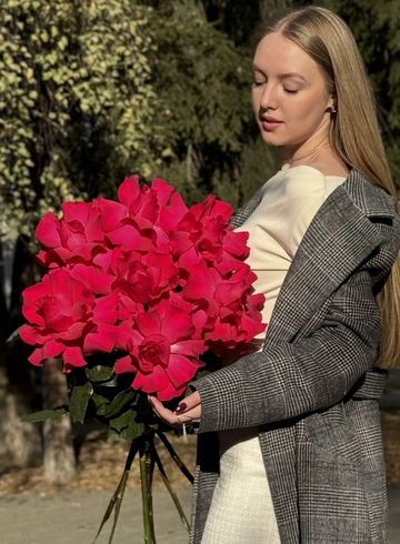 Монобукет французских роз &laquo;Королевские розы&raquo; от интернет-магазина цветов в 