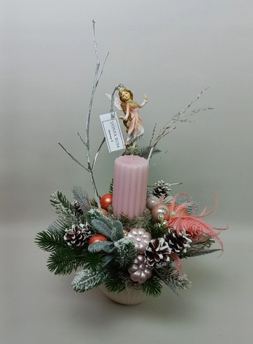 Новогодняя композиция &laquo;Зимнее тепло свечи&raquo; от интернет-магазина цветов в 