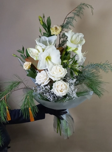 Новогодняя композиция &laquo;Снежный&raquo; от интернет-магазина цветов в 