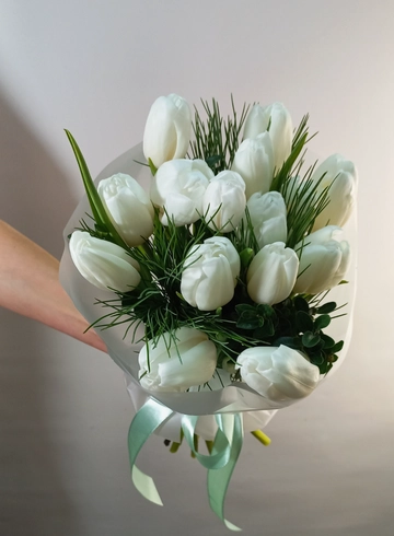 Букет из белых тюльпанов &laquo;Встреча зимы с весной &raquo; от интернет-магазина цветов в 