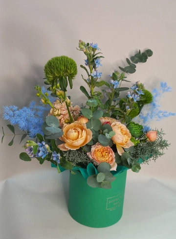 Композиция  &laquo; Всё , кроме обычного&raquo; от интернет-магазина цветов в 