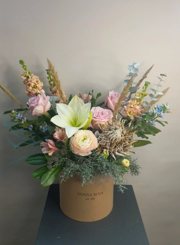 Композиция в коробке &laquo; Как в Пинтерест&raquo; от интернет-магазина цветов в 