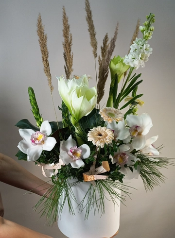 Композиция в коробке &laquo; Благородство&raquo; от интернет-магазина цветов в 