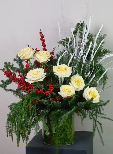 Композиция в вазе &laquo; Зимняя нежность&raquo; от интернет-магазина цветов в 