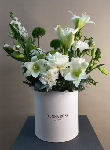 Композиция в коробке &laquo;Нежная пора&raquo; от интернет-магазина цветов в 