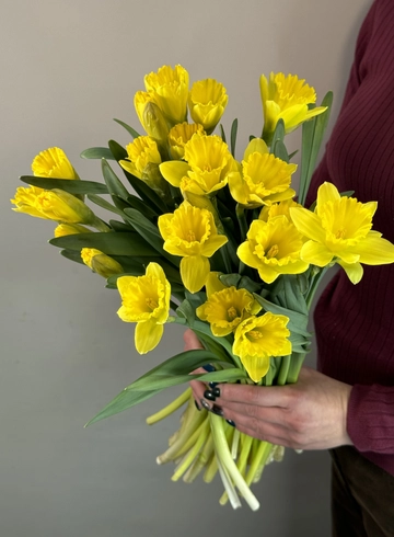 Букет из нарциссов  &laquo;Послание весне&raquo; от интернет-магазина цветов в 