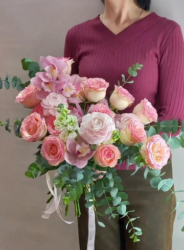 Сборный букет из роз и орхидей &laquo;Для тебя&raquo; от интернет-магазина цветов в 