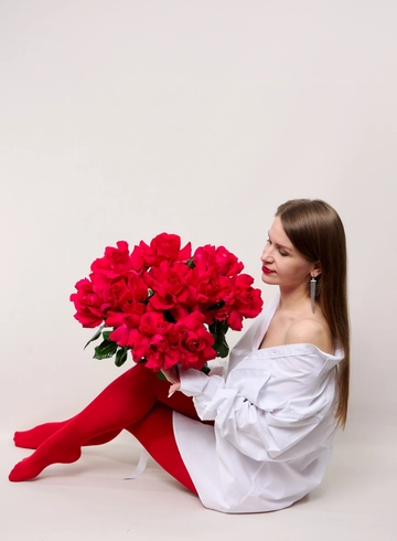 Монобукет из французских роз&laquo;Страсть&raquo; от интернет-магазина цветов в 