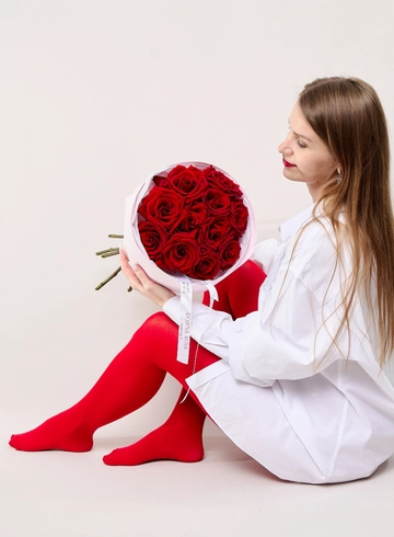 Монобукет из бордовых роз&laquo;Любимой&raquo; от интернет-магазина цветов в 