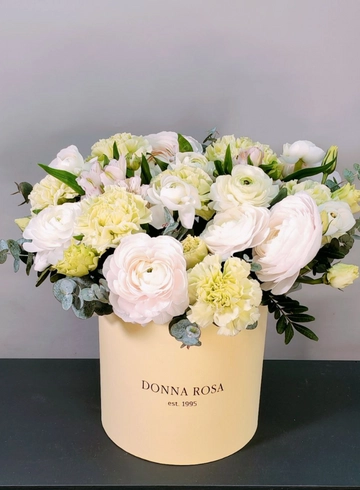 Цветы в коробке &laquo;Светлая гармония&raquo; от интернет-магазина цветов в 