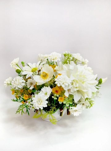Композиция бело-желтая  от интернет-магазина цветов в 