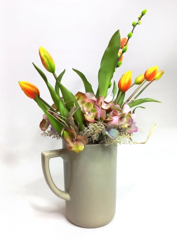 Композиция в кувшине с тюльпанами от интернет-магазина цветов в 