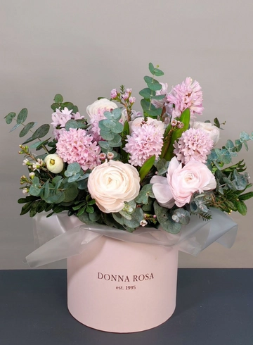 Цветы в коробке  &laquo;Нежная симфония&raquo; от интернет-магазина цветов в 