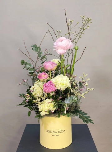 Цветы в коробке &laquo;Восходящая звезда&raquo; от интернет-магазина цветов в 