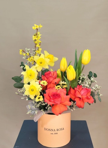 Цветы в коробке &laquo;Пламя весны&raquo; от интернет-магазина цветов в 