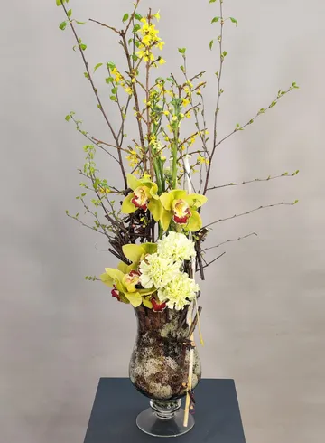 Композиция в вазе &laquo;Солнечный мотив&raquo; от интернет-магазина цветов в 