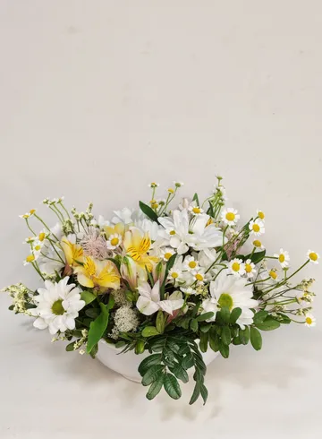 Композиция в вазе &laquo;Воскресное цветение&raquo; от интернет-магазина цветов в 