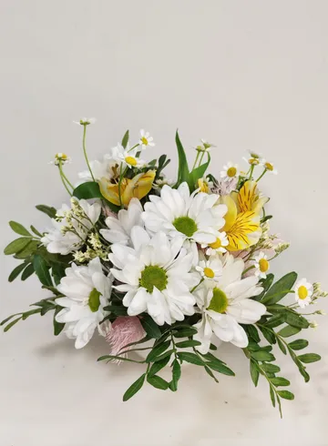 Композиция в кашпо &laquo;Кроличья лужайка&raquo; от интернет-магазина цветов в 