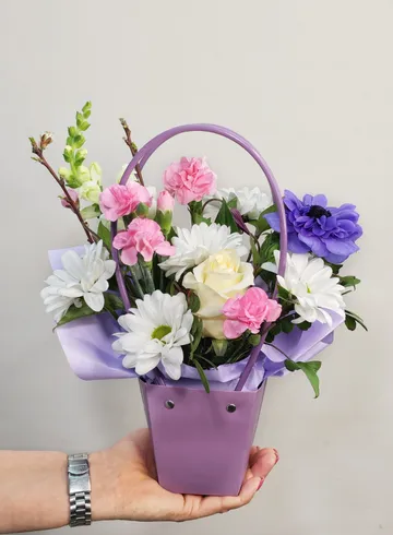 Композиция в сумочке &laquo;Фиолетовый мираж&raquo; от интернет-магазина цветов в 